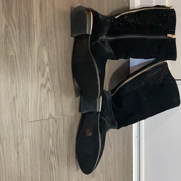 Boots - Picture 2 of 4